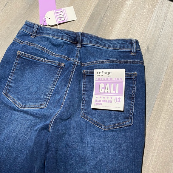 NWT Refuge “CALI” Jeans - Picture 6 of 7